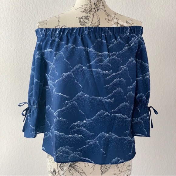 Cooper & Ella off the shoulder blue with white mountain print blouse size XS - Picture 3 of 7
